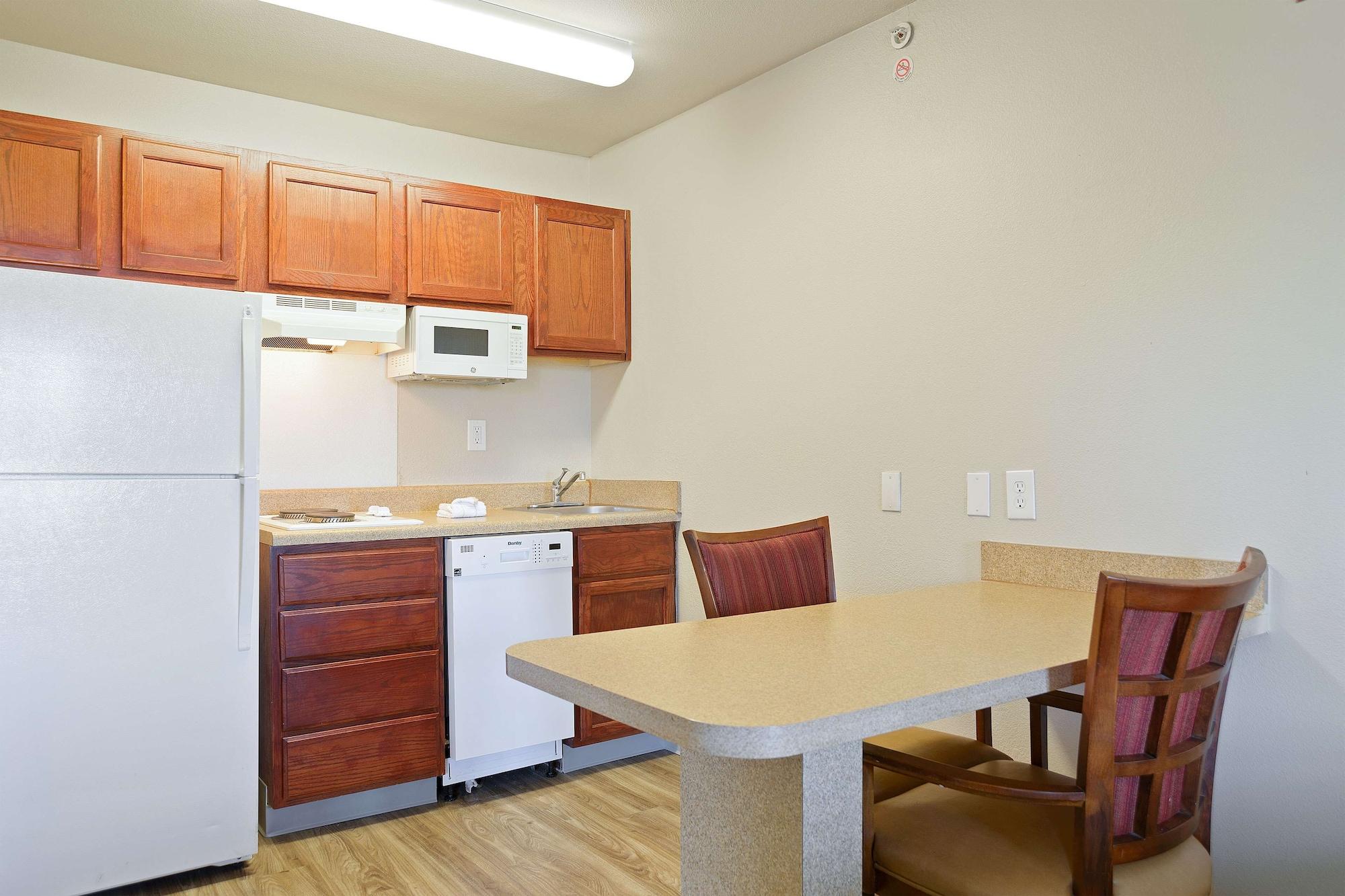 Extended America - Kansas City - Lenexa - 87th St 2*