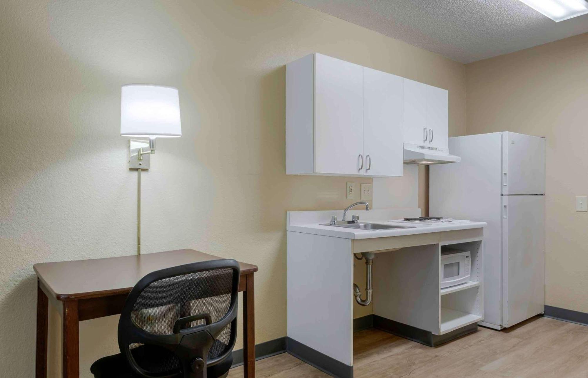 Extended America - Kansas City - Lenexa - 87th St Overland Park